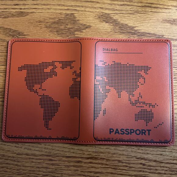 Dialbag Passport Holder Leatherette NWT - Picture 3 of 4
